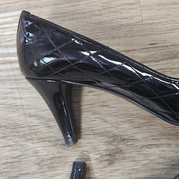 STUART WEITZMAN black patent heels - Picture 9 of 14